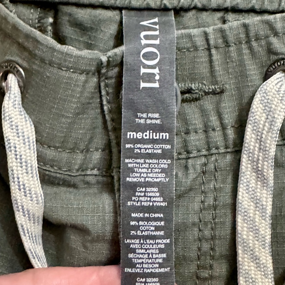 Vuori Lightweight Olive Green Zip Pocket Crop | Size Medium - Picture 3 of 5
